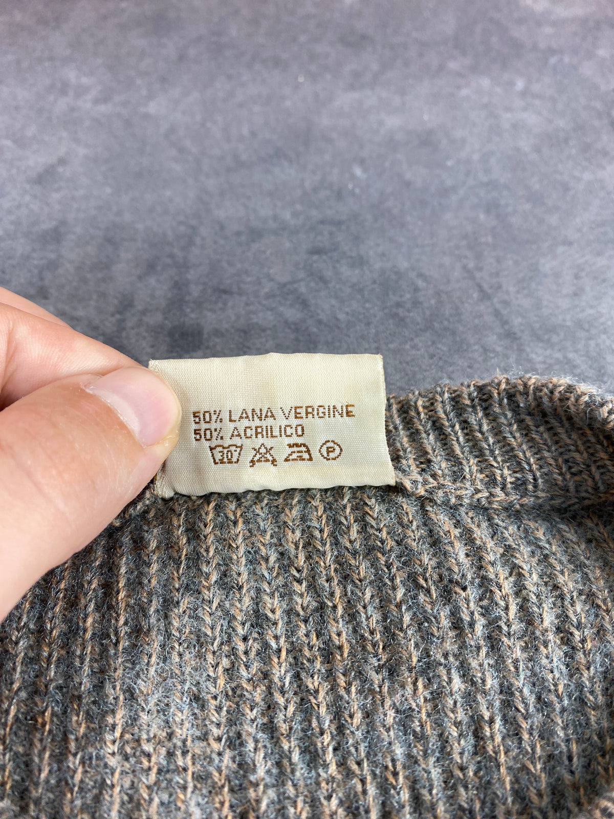 Maglione girocollo lana grigio banda gialla blu vintage – Uomo Taglia L