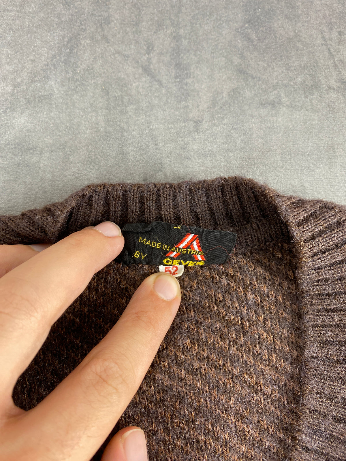 Maglione scollo a V Gever marrone mélange Made in Austria vintage – Uomo Taglia L