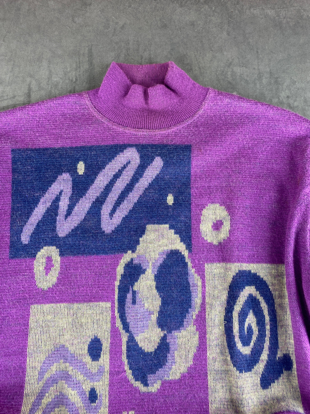 Maglione collo alto viola fantasia astratta vintage – Donna Taglia XL
