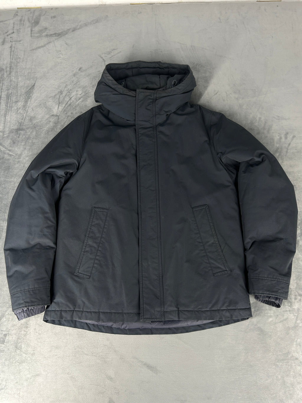 Giubbotto imbottito Woolrich grigio scuro con cappuccio – Uomo Taglia L
