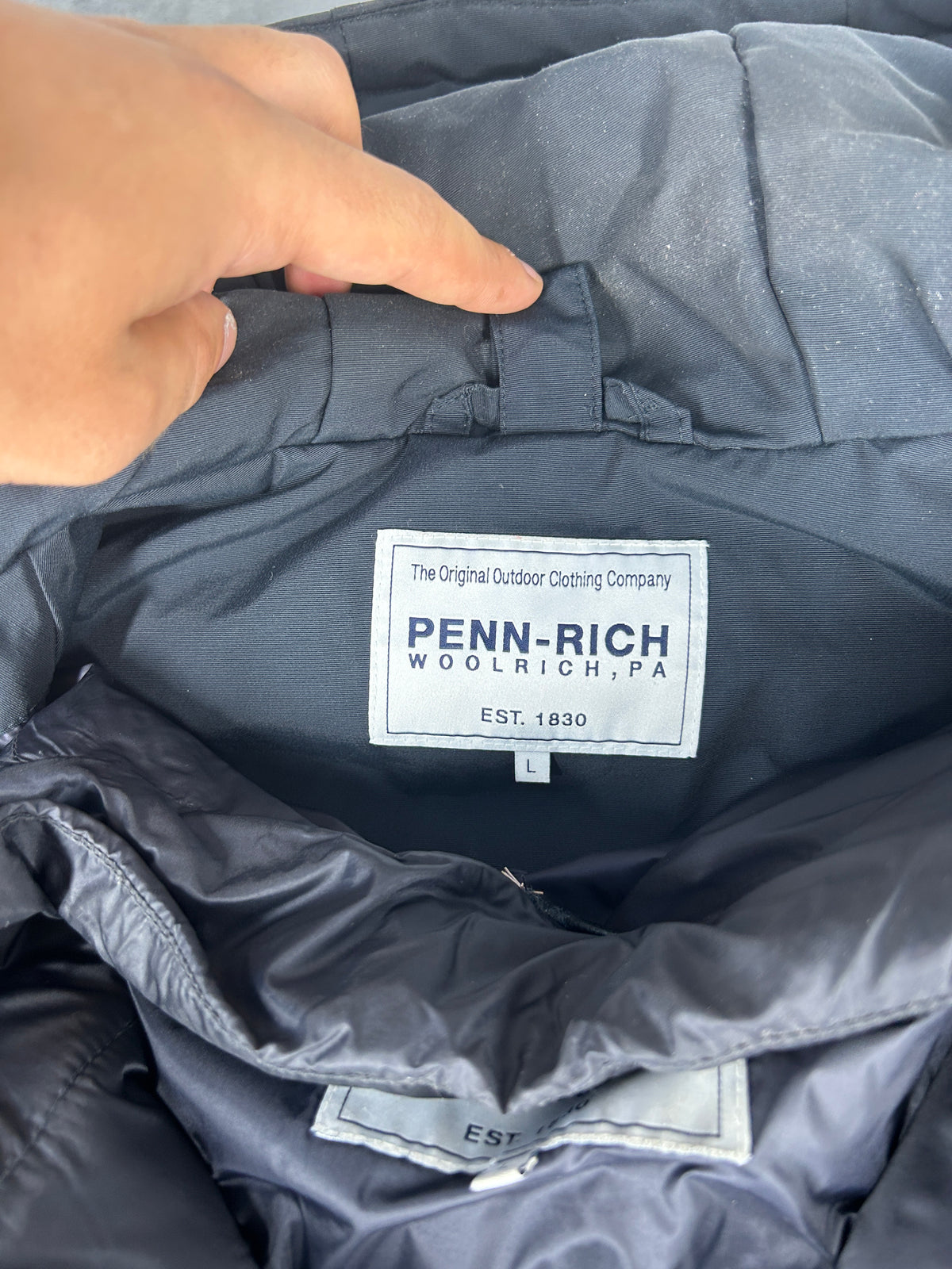 Giubbotto imbottito Woolrich grigio scuro con cappuccio – Uomo Taglia L