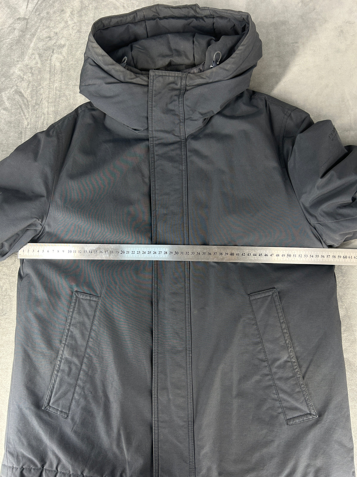 Giubbotto imbottito Woolrich grigio scuro con cappuccio – Uomo Taglia L