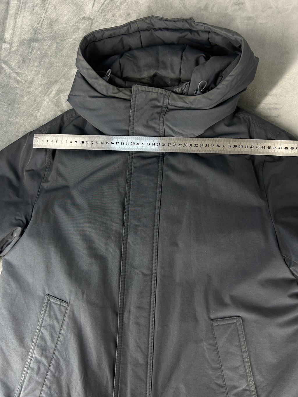 Giubbotto imbottito Woolrich grigio scuro con cappuccio – Uomo Taglia L