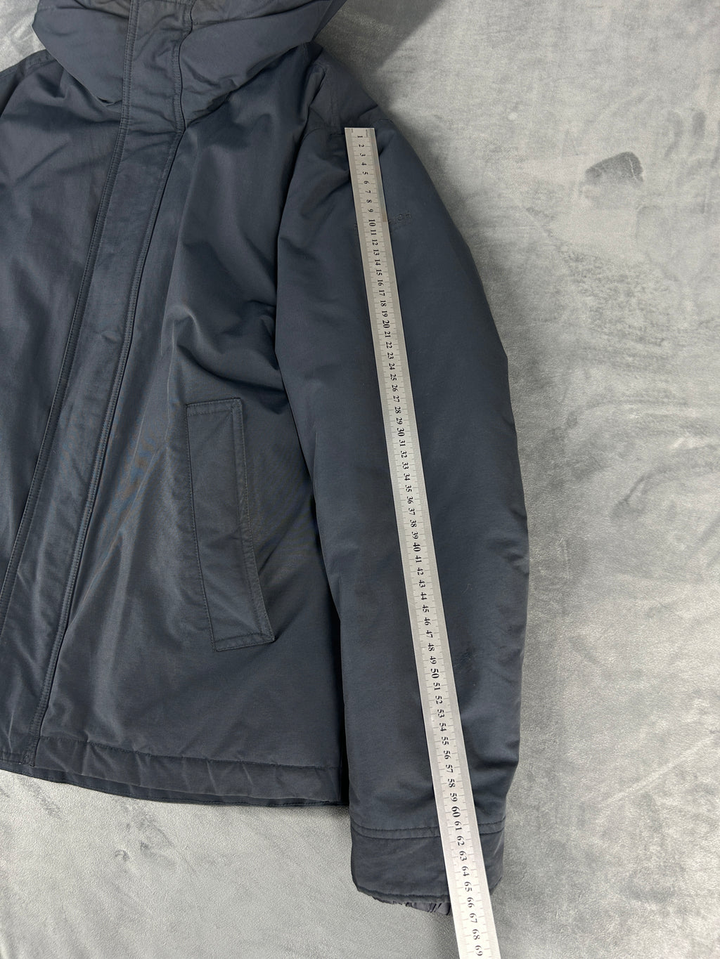 Giubbotto imbottito Woolrich grigio scuro con cappuccio – Uomo Taglia L