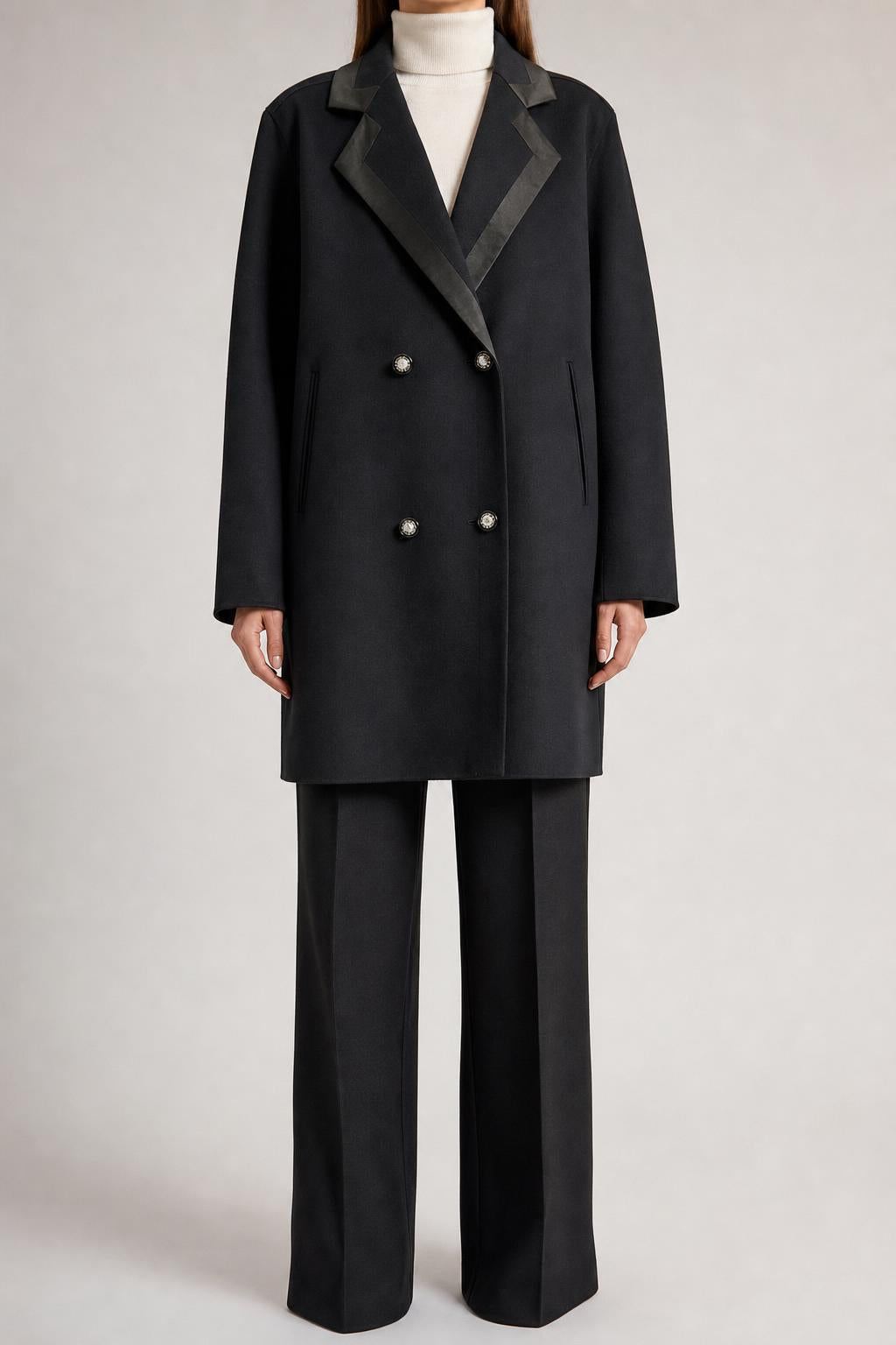 Cappotto doppiopetto nero in lana con revers in raso – Donna Taglia M