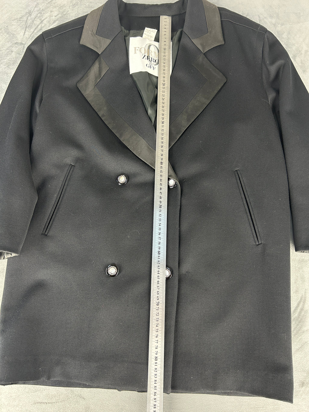Cappotto doppiopetto nero in lana con revers in raso – Donna Taglia M