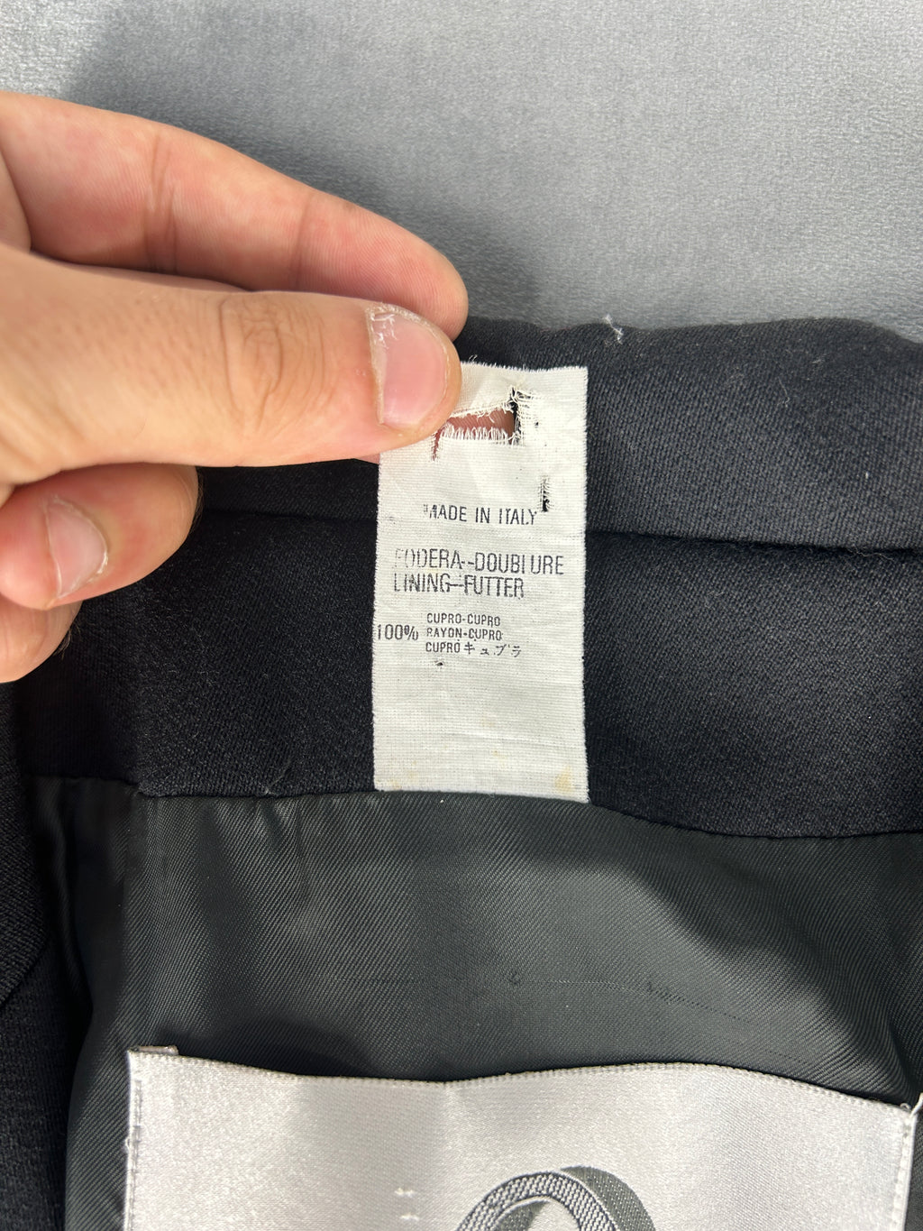 Cappotto doppiopetto nero in lana con revers in raso – Donna Taglia M