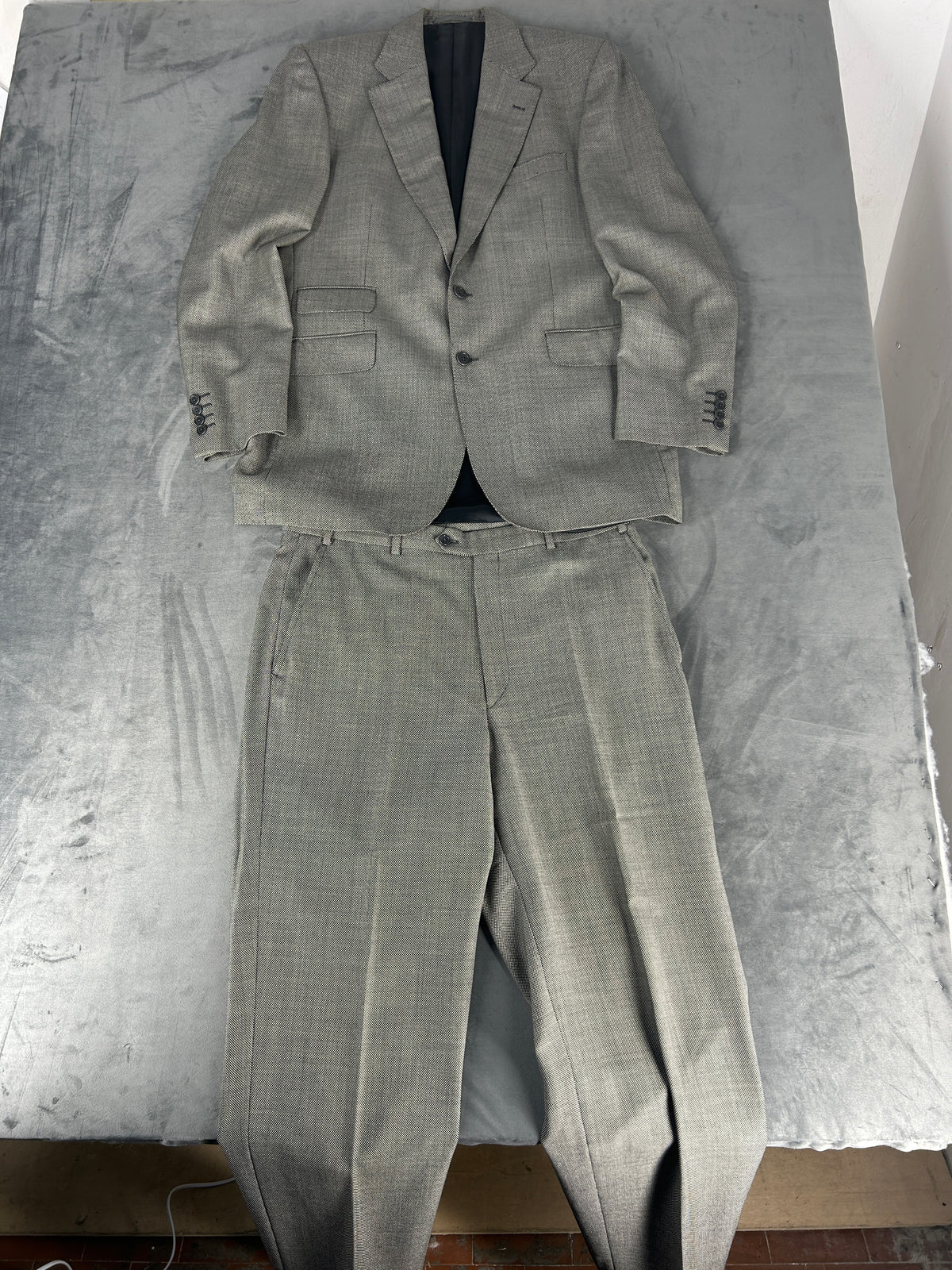 Abito completo Aquascutum grigio in lana – Uomo Taglia L