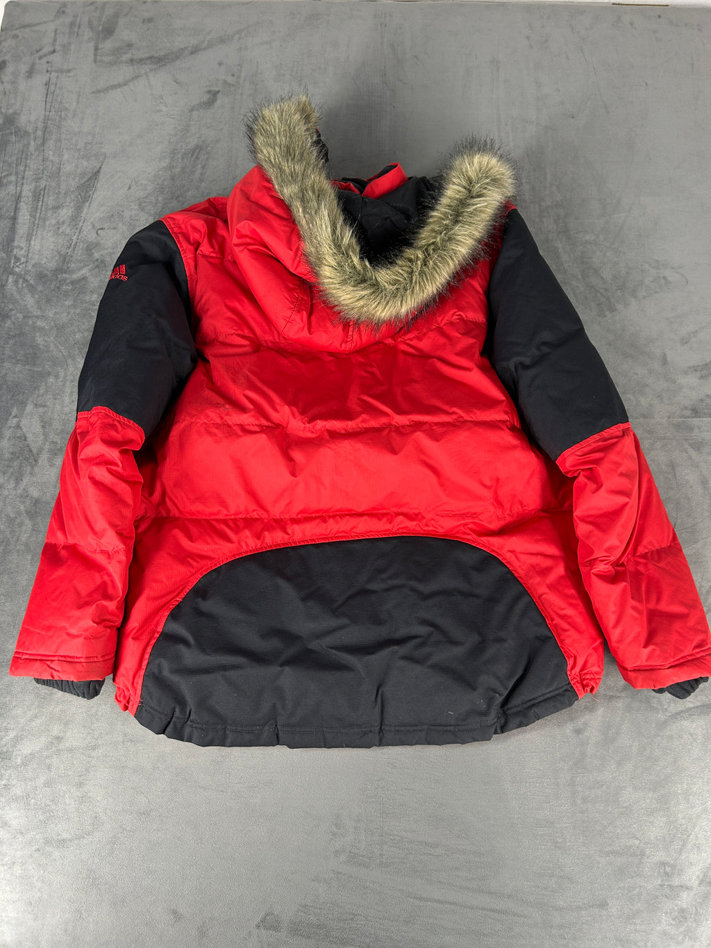 Piumino parka Adidas rosso e nero con cappuccio – Uomo Taglia L