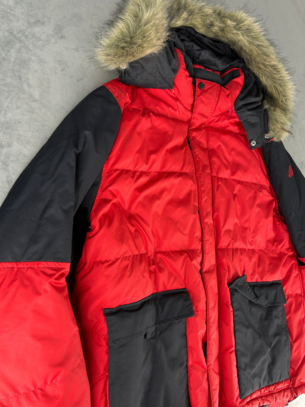 Piumino parka Adidas rosso e nero con cappuccio – Uomo Taglia L