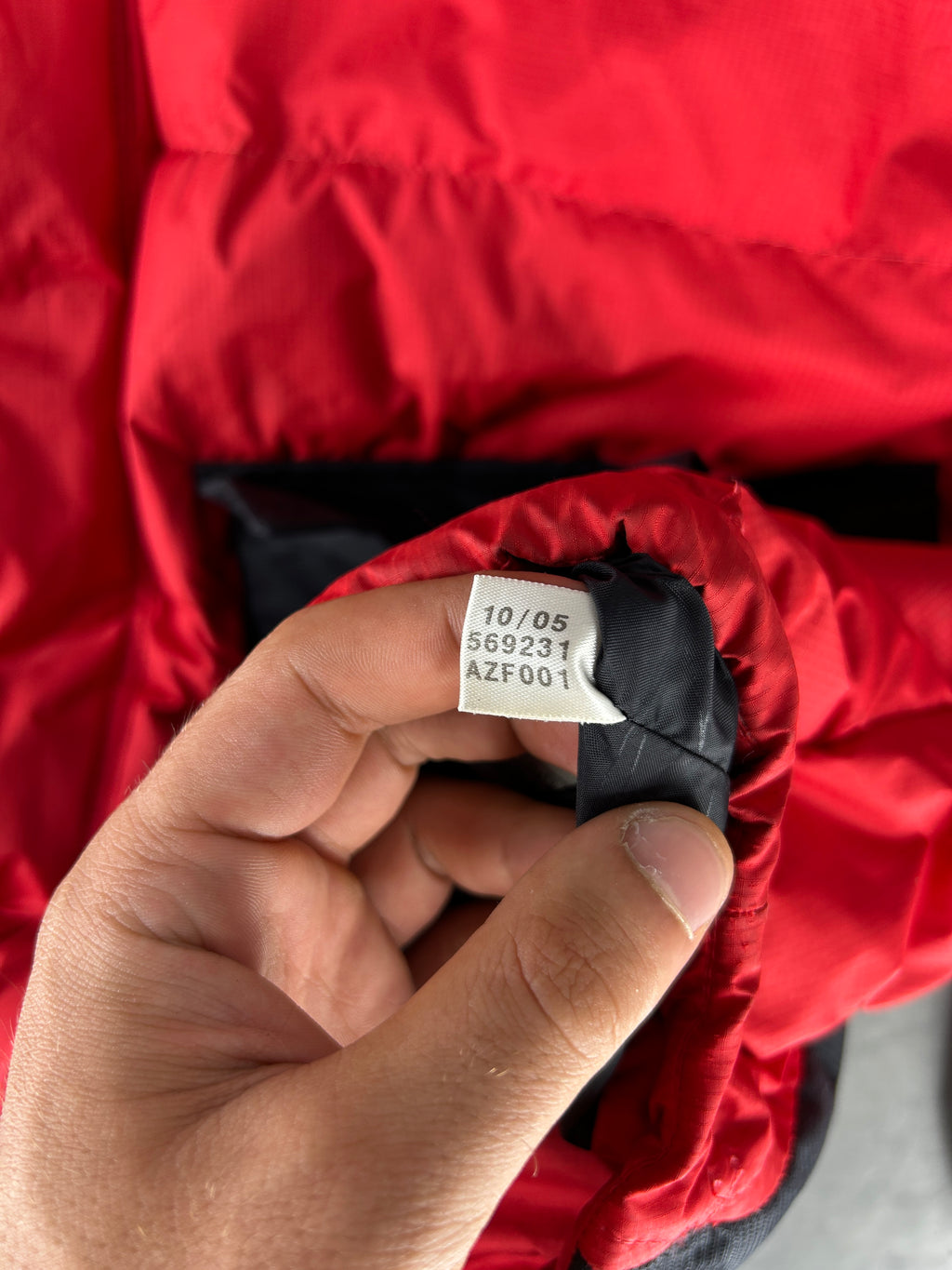 Piumino parka Adidas rosso e nero con cappuccio – Uomo Taglia L