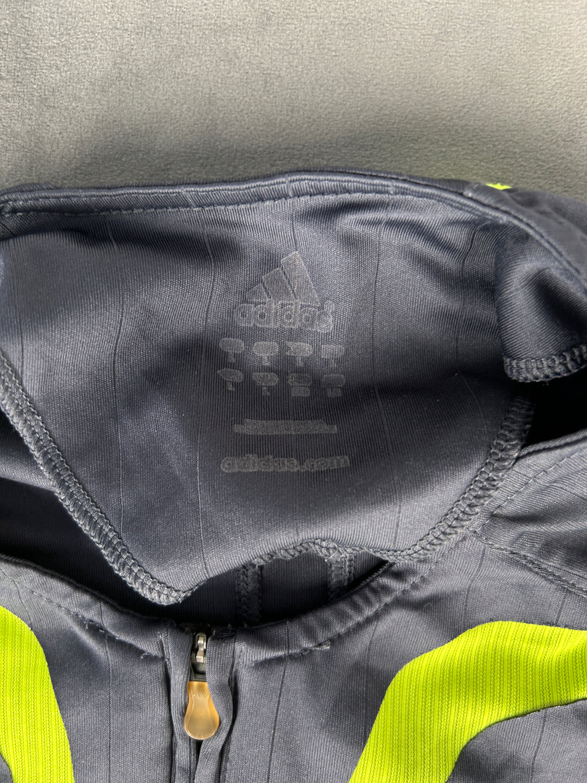 Maglia tecnica Adidas grigio scuro half-zip – Uomo Taglia L