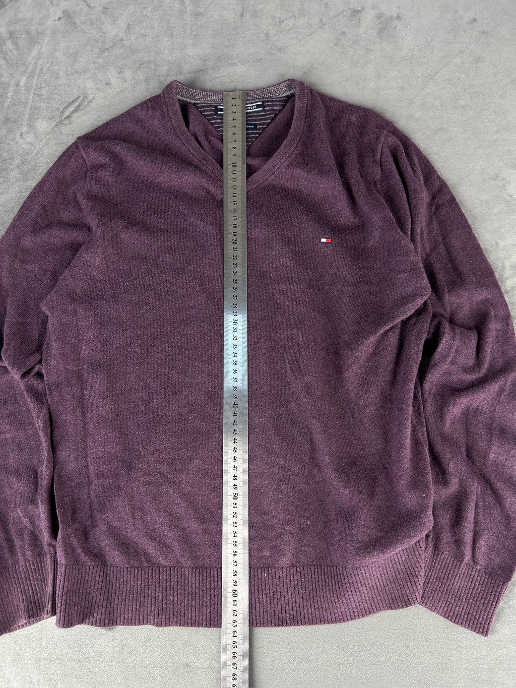 Maglione Tommy Hilfiger scollo a V viola misto cachemire – Uomo Taglia L