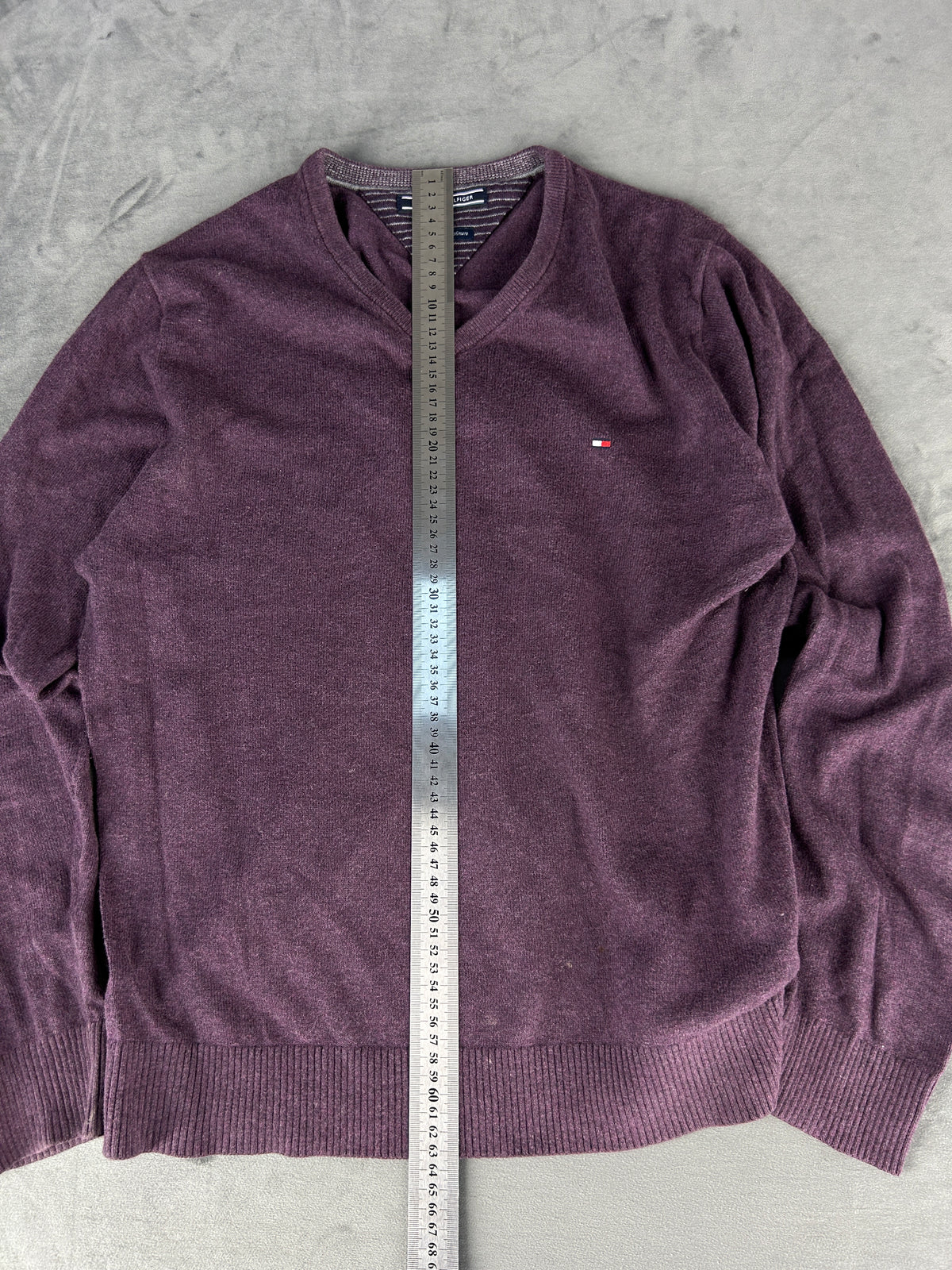 Maglione Tommy Hilfiger scollo a V viola misto cachemire – Uomo Taglia L