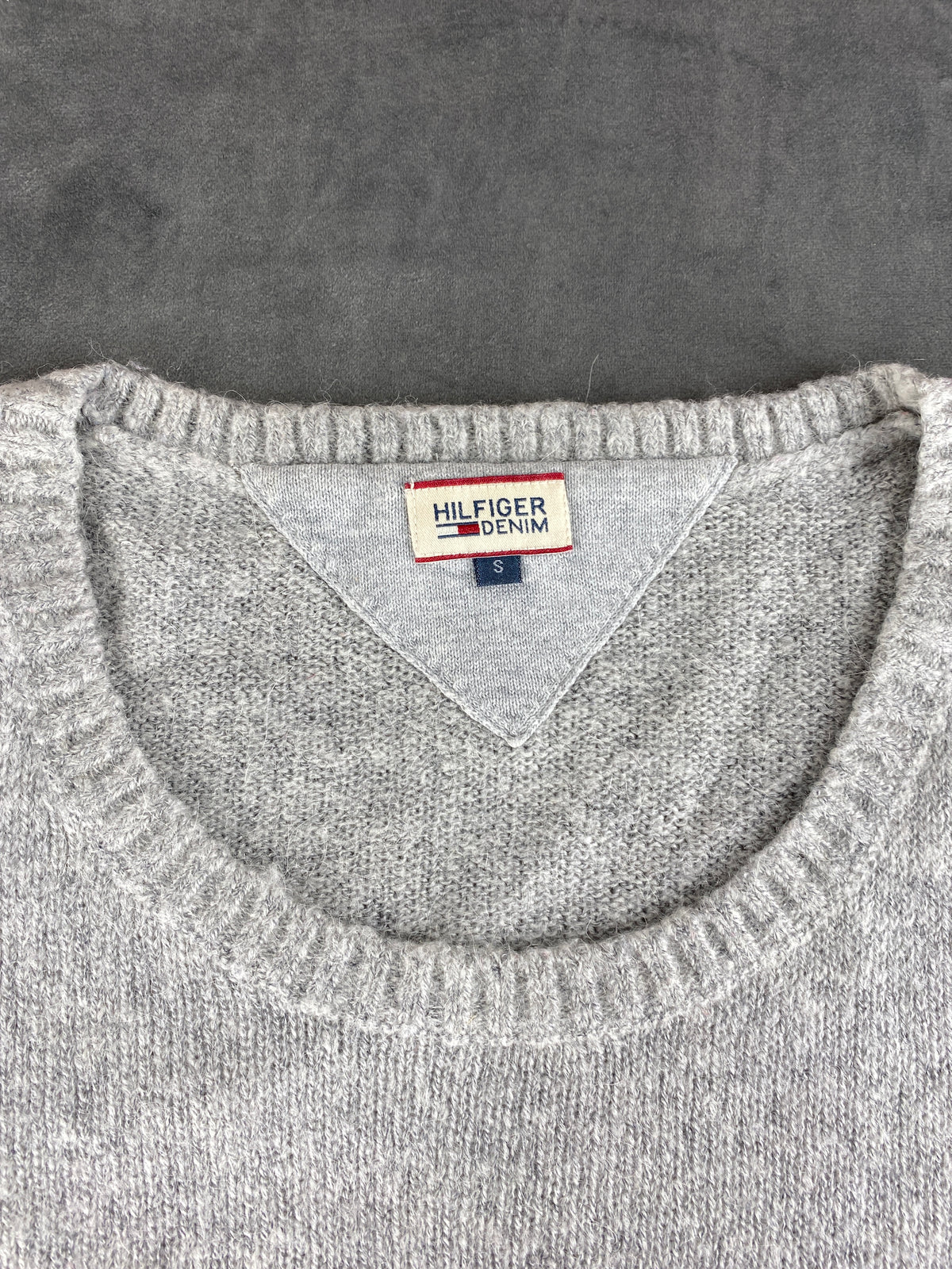 Maglione Tommy Hilfiger Denim grigio 85 scollo a V – Donna Taglia S