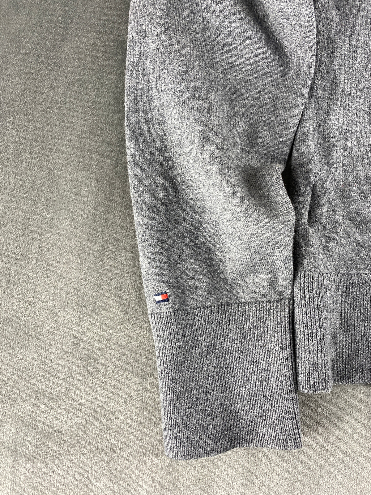 Maglione Tommy Hilfiger grigio scollo a V – Donna Taglia M