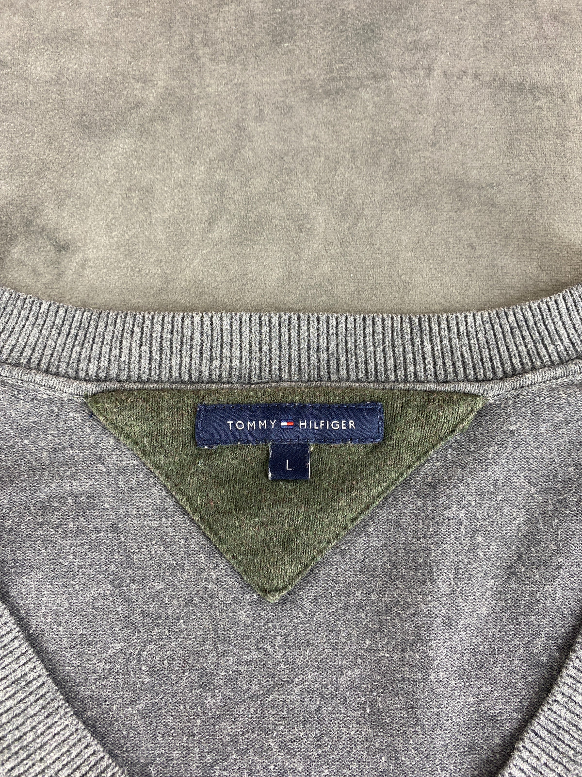 Maglione Tommy Hilfiger grigio scollo a V – Donna Taglia M