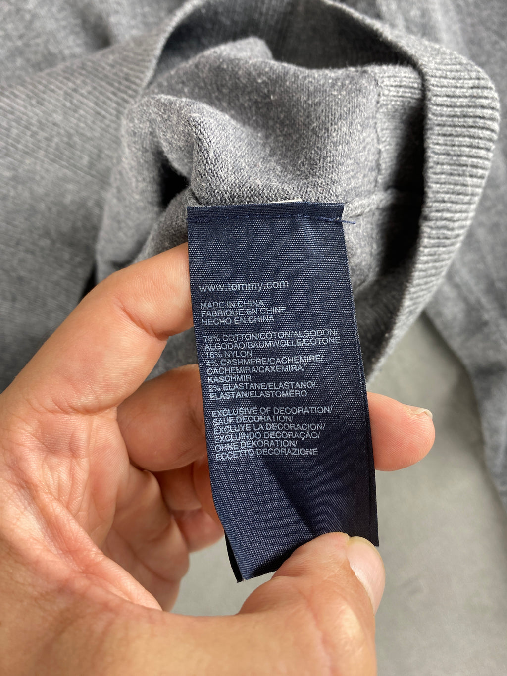 Maglione Tommy Hilfiger grigio scollo a V – Donna Taglia M