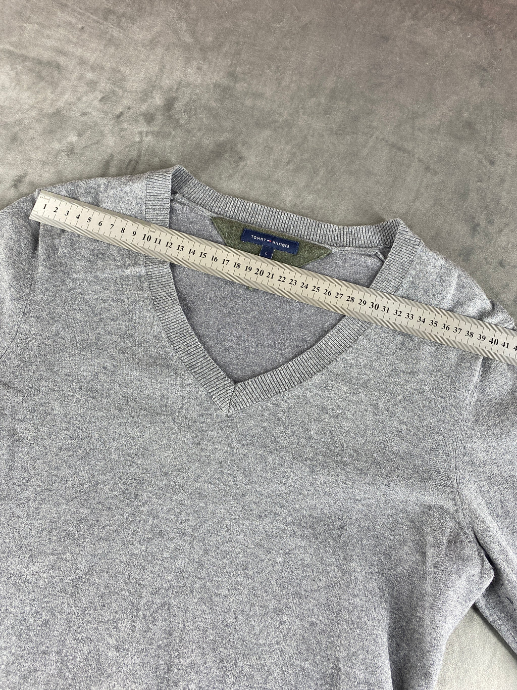 Maglione Tommy Hilfiger grigio scollo a V – Donna Taglia M
