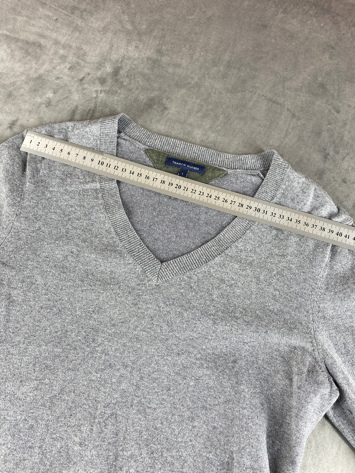 Maglione Tommy Hilfiger grigio scollo a V – Donna Taglia M