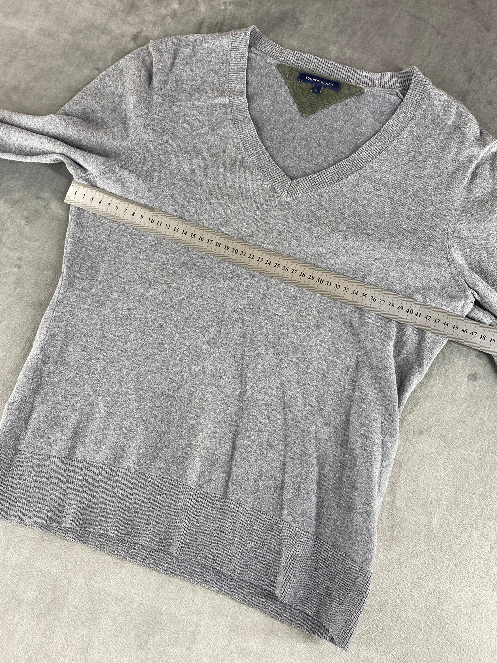 Maglione Tommy Hilfiger grigio scollo a V – Donna Taglia M