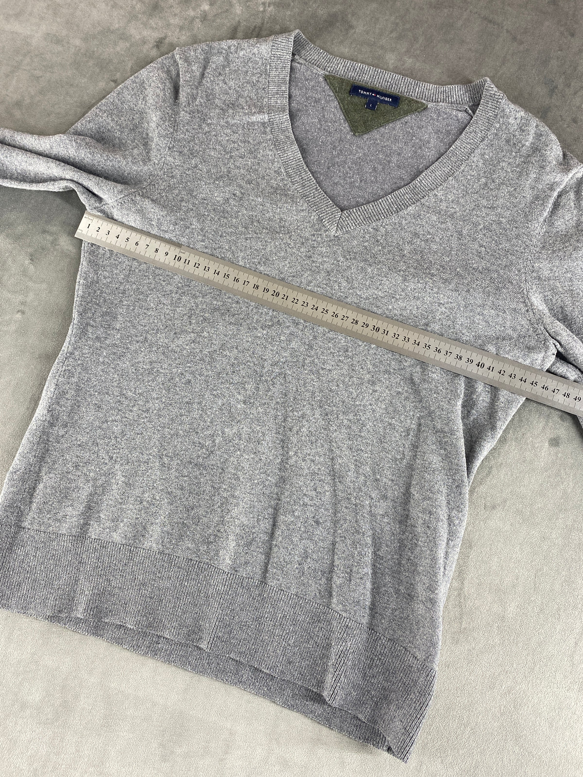 Maglione Tommy Hilfiger grigio scollo a V – Donna Taglia M