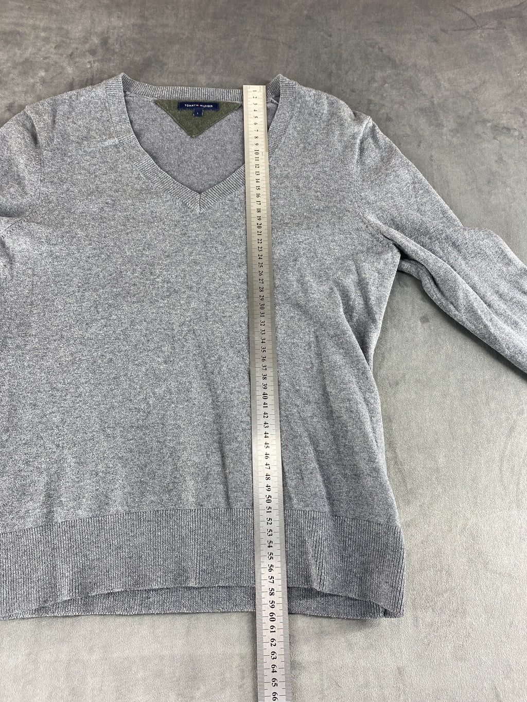 Maglione Tommy Hilfiger grigio scollo a V – Donna Taglia M