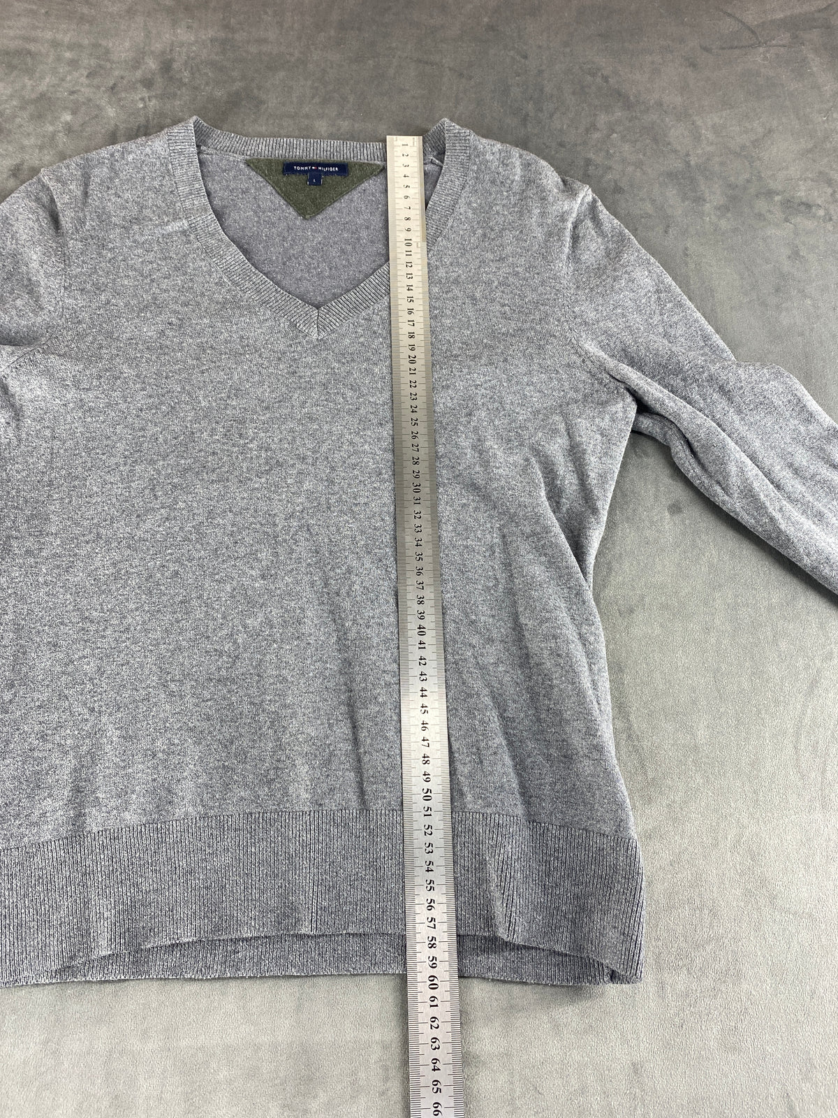 Maglione Tommy Hilfiger grigio scollo a V – Donna Taglia M