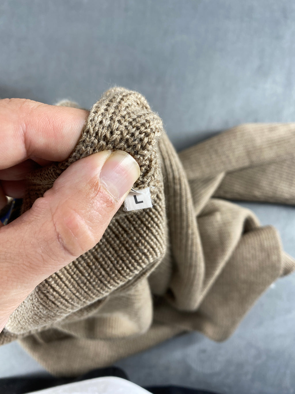 Maglione Luigi Bagnoli beige in lana scollo a V – Donna Taglia M