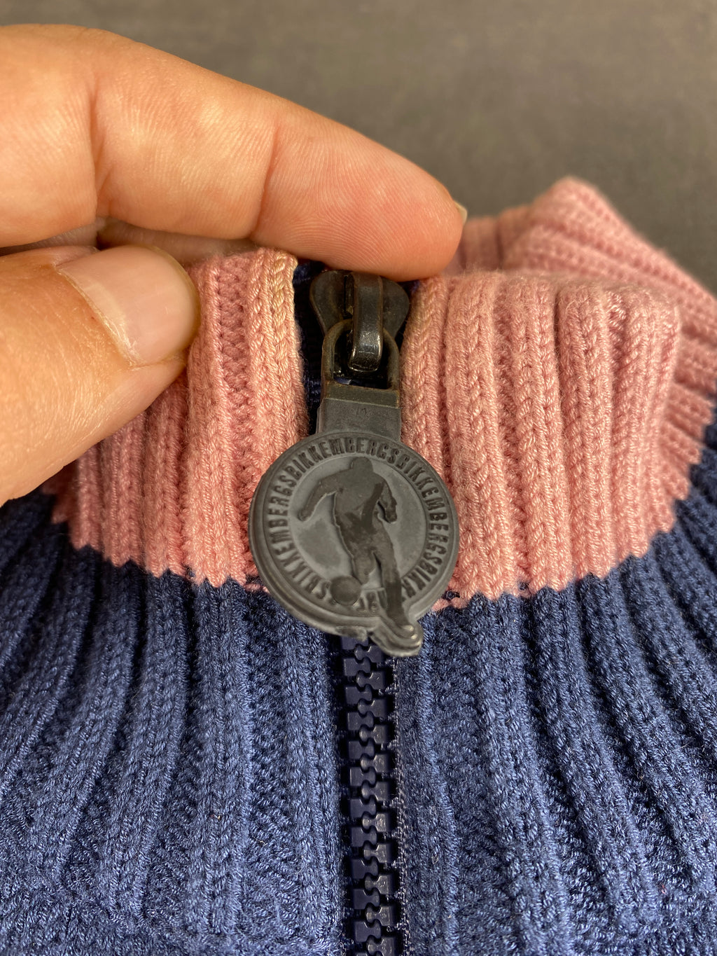 Maglione Bikkembergs Playmaker blu e rosa half-zip – Donna Taglia L