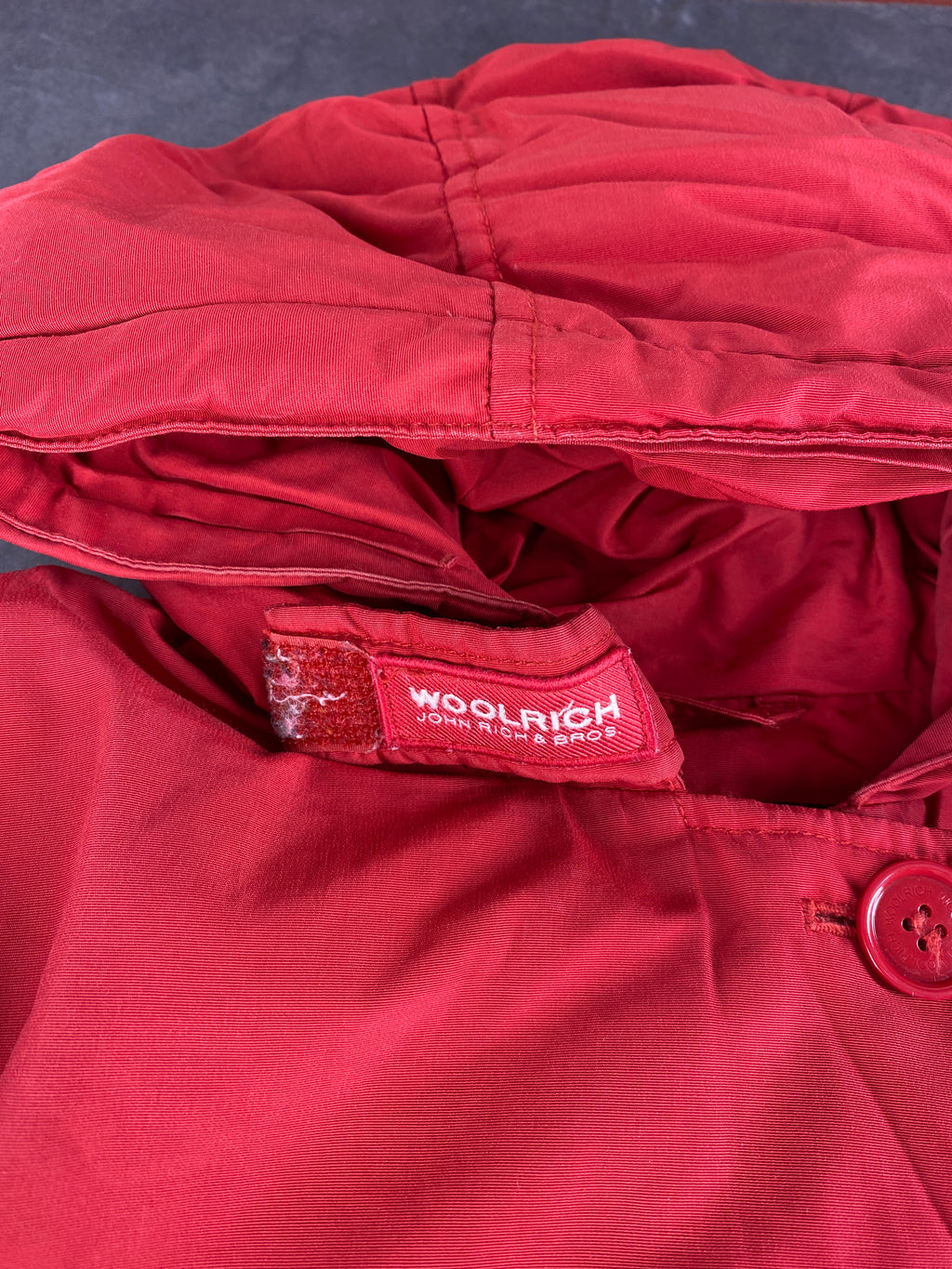 Giaccone imbottito Woolrich rosso con cappuccio – Donna Taglia S