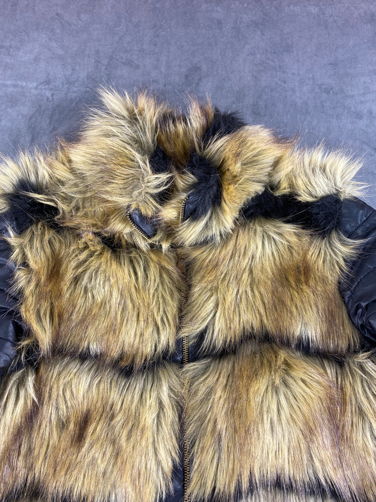 Giacca in ecopelliccia Pierre Cardin marrone con maniche imbottite – Donna Taglia L (IT 44)