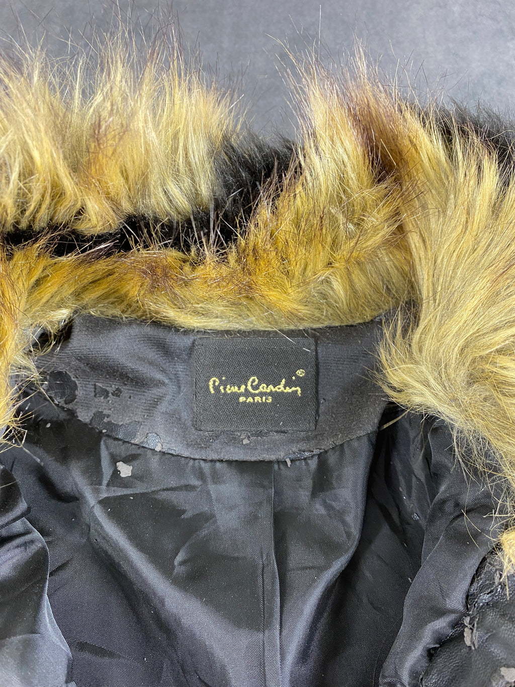 Giacca in ecopelliccia Pierre Cardin marrone con maniche imbottite – Donna Taglia L (IT 44)