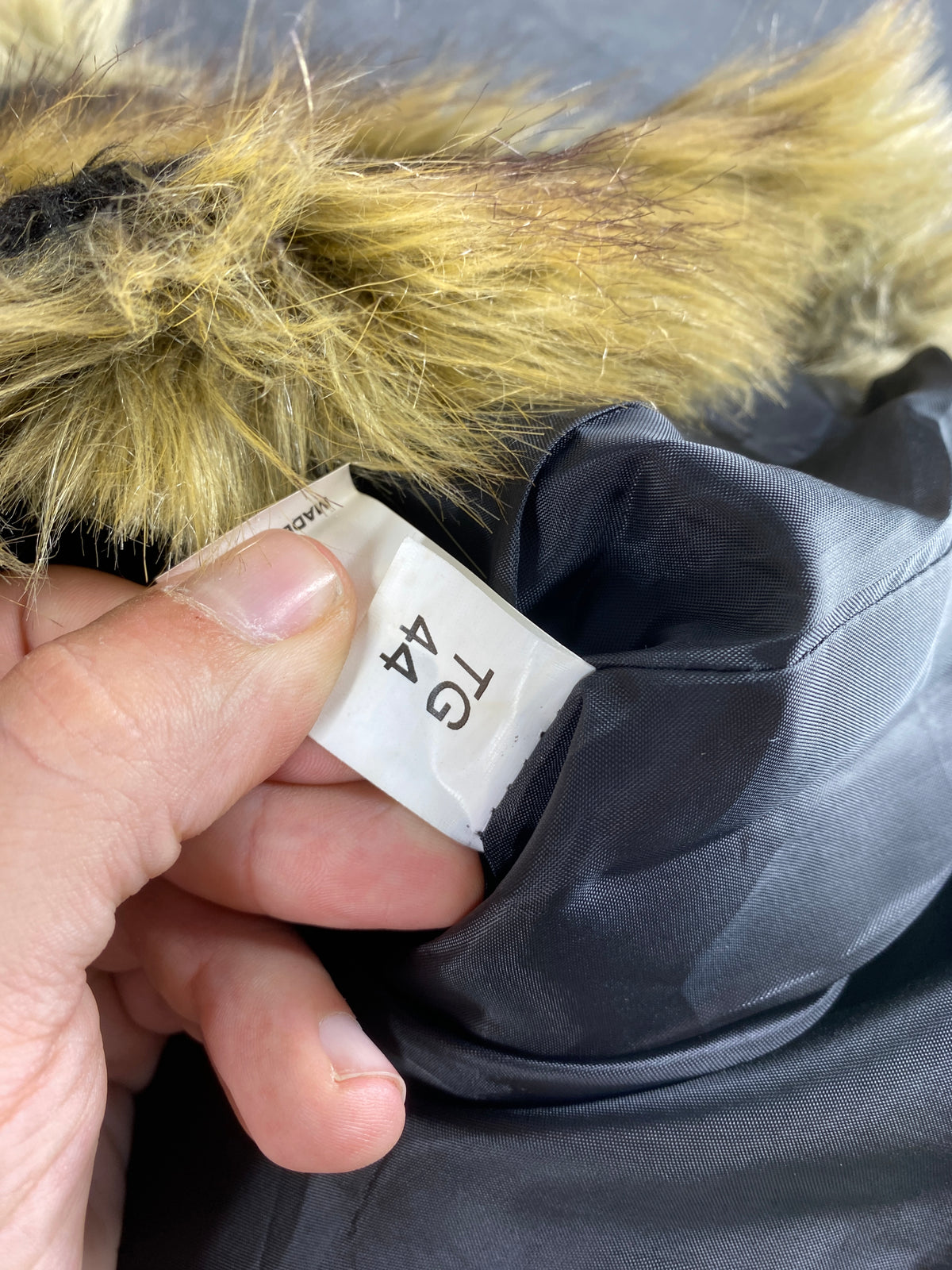 Giacca in ecopelliccia Pierre Cardin marrone con maniche imbottite – Donna Taglia L (IT 44)