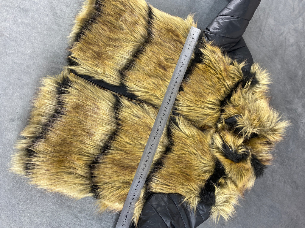 Giacca in ecopelliccia Pierre Cardin marrone con maniche imbottite – Donna Taglia L (IT 44)