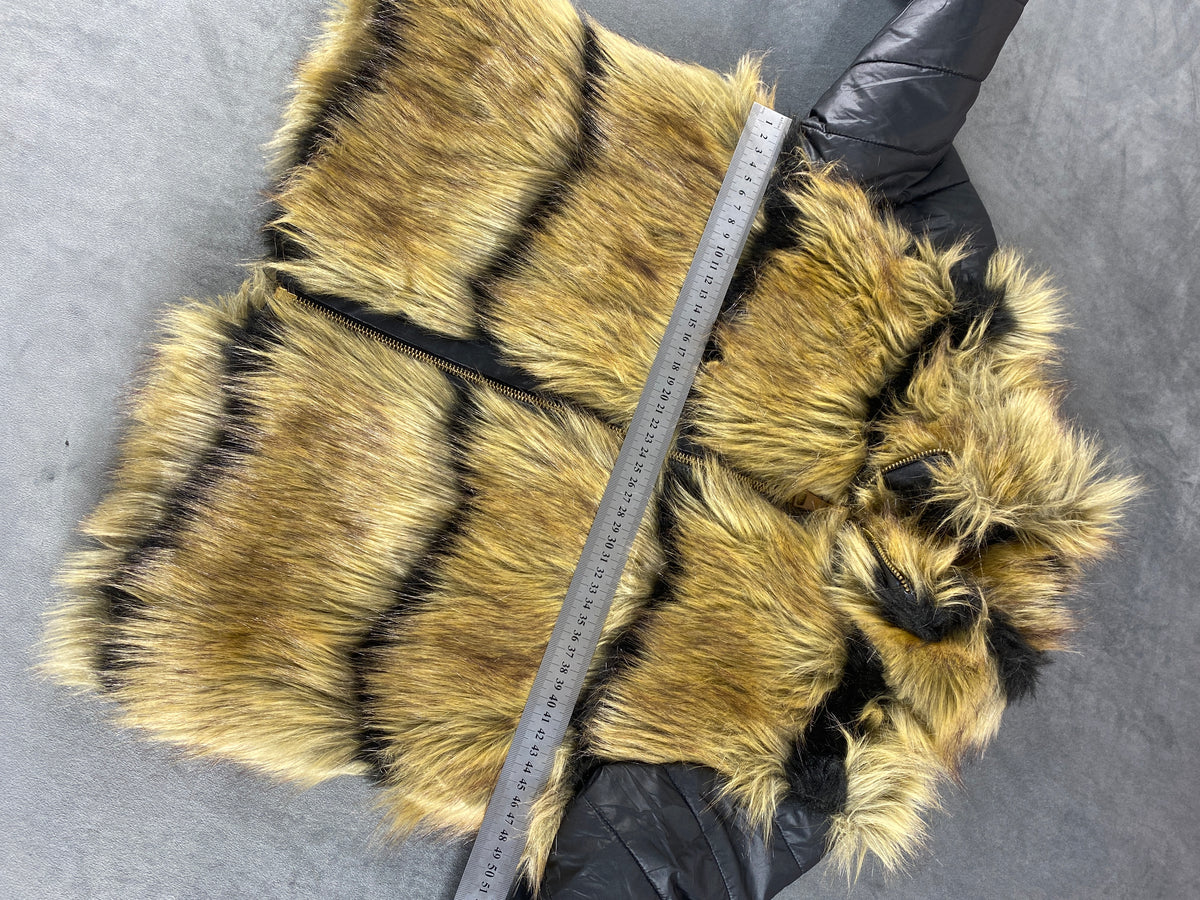 Giacca in ecopelliccia Pierre Cardin marrone con maniche imbottite – Donna Taglia L (IT 44)