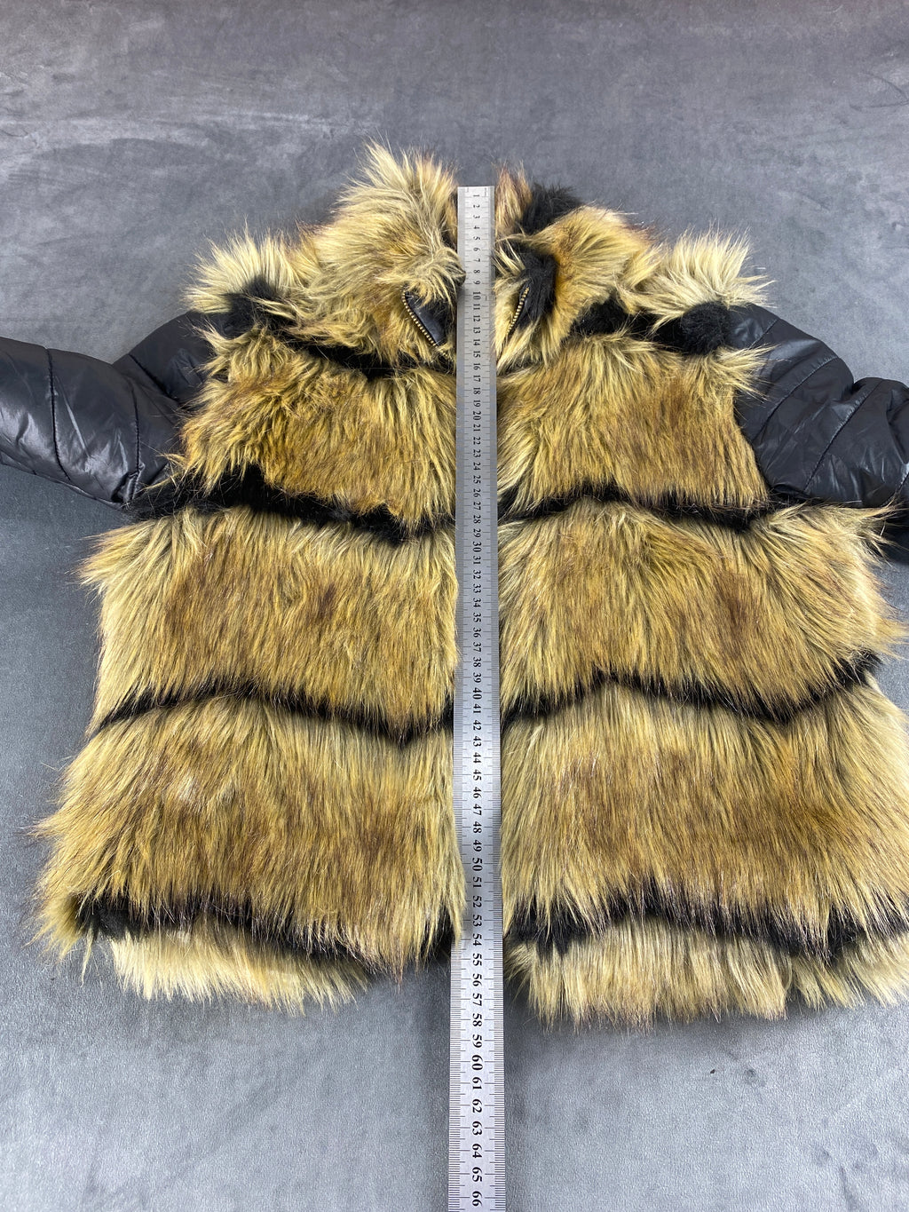 Giacca in ecopelliccia Pierre Cardin marrone con maniche imbottite – Donna Taglia L (IT 44)