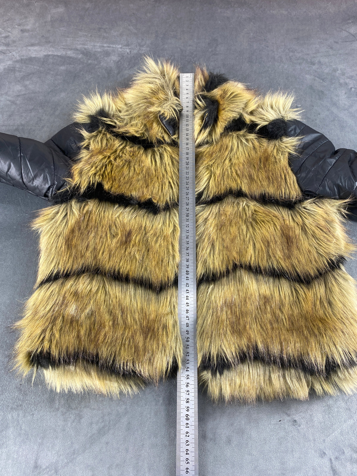Giacca in ecopelliccia Pierre Cardin marrone con maniche imbottite – Donna Taglia L (IT 44)