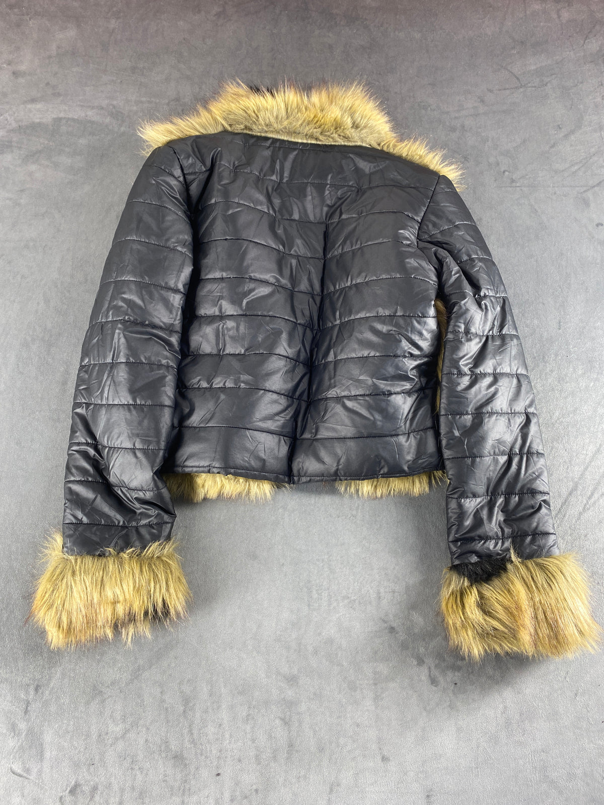 Giacca in ecopelliccia Pierre Cardin marrone con maniche imbottite – Donna Taglia L (IT 44)