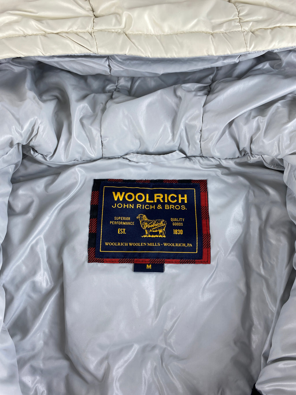 Piumino leggero Woolrich panna con cappuccio – Donna Taglia M