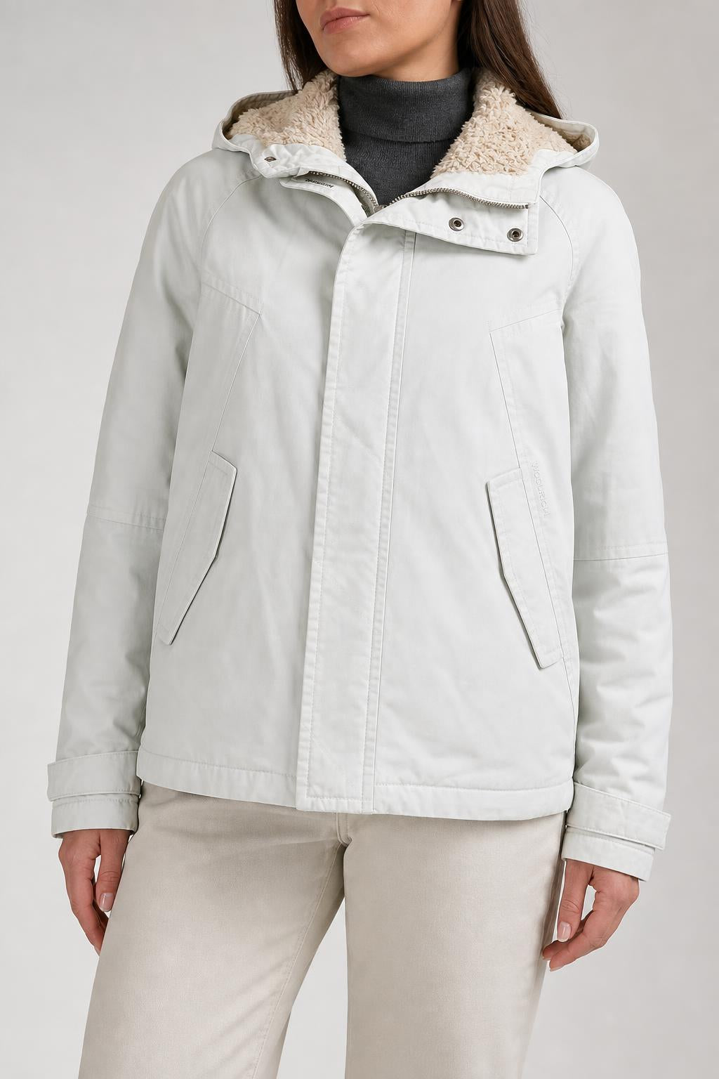 Giacca Woolrich bianca con cappuccio foderato teddy – Donna Taglia M