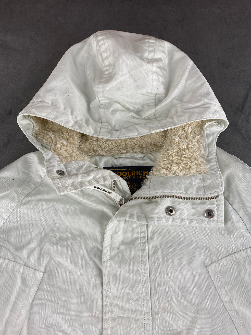 Giacca Woolrich bianca con cappuccio foderato teddy – Donna Taglia M