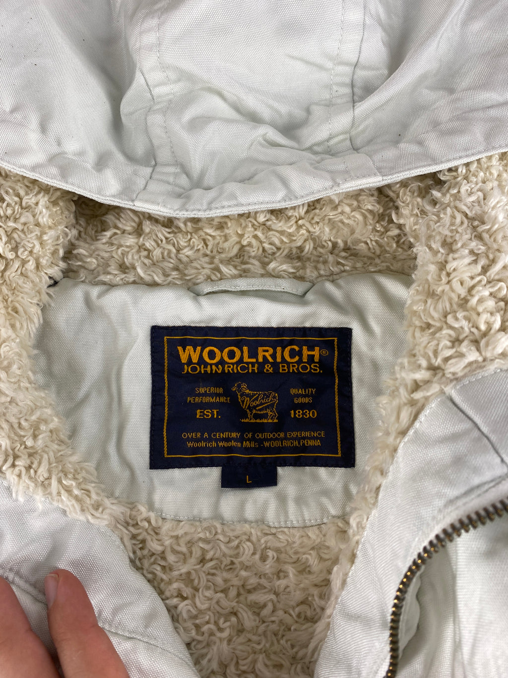 Giacca Woolrich bianca con cappuccio foderato teddy – Donna Taglia M