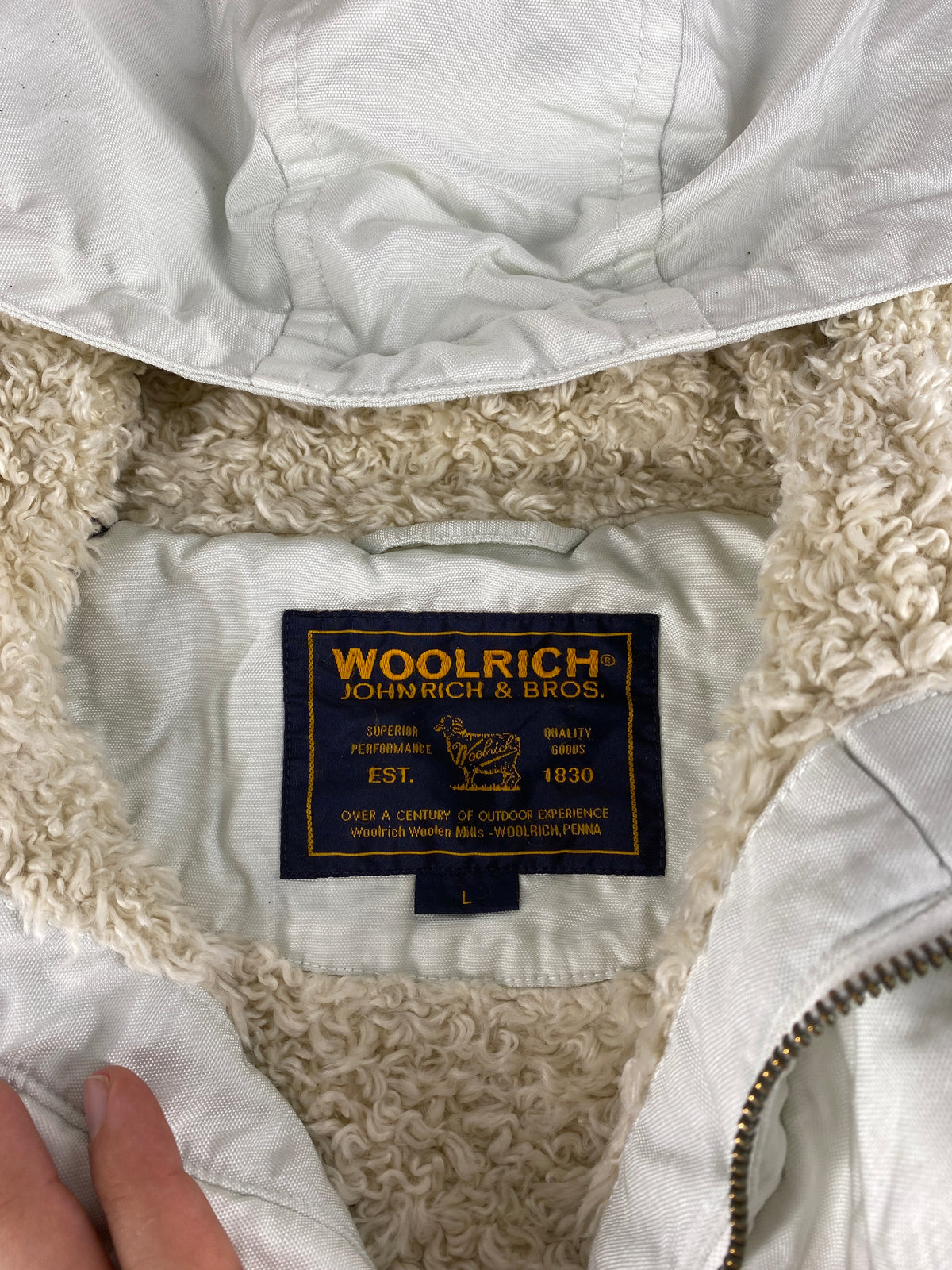 Giacca Woolrich bianca con cappuccio foderato teddy – Donna Taglia M