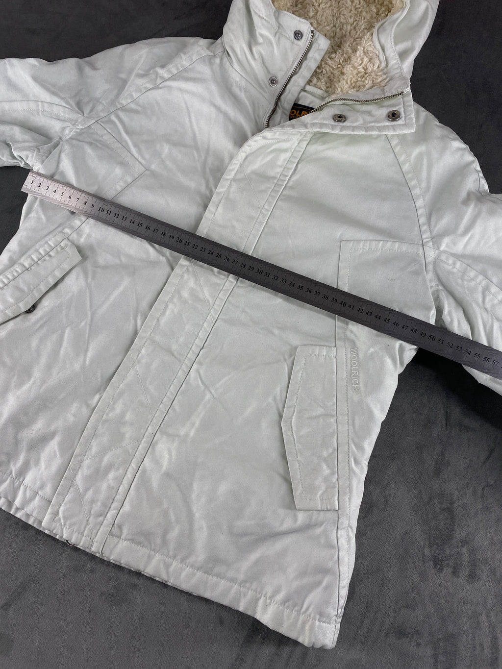 Giacca Woolrich bianca con cappuccio foderato teddy – Donna Taglia M