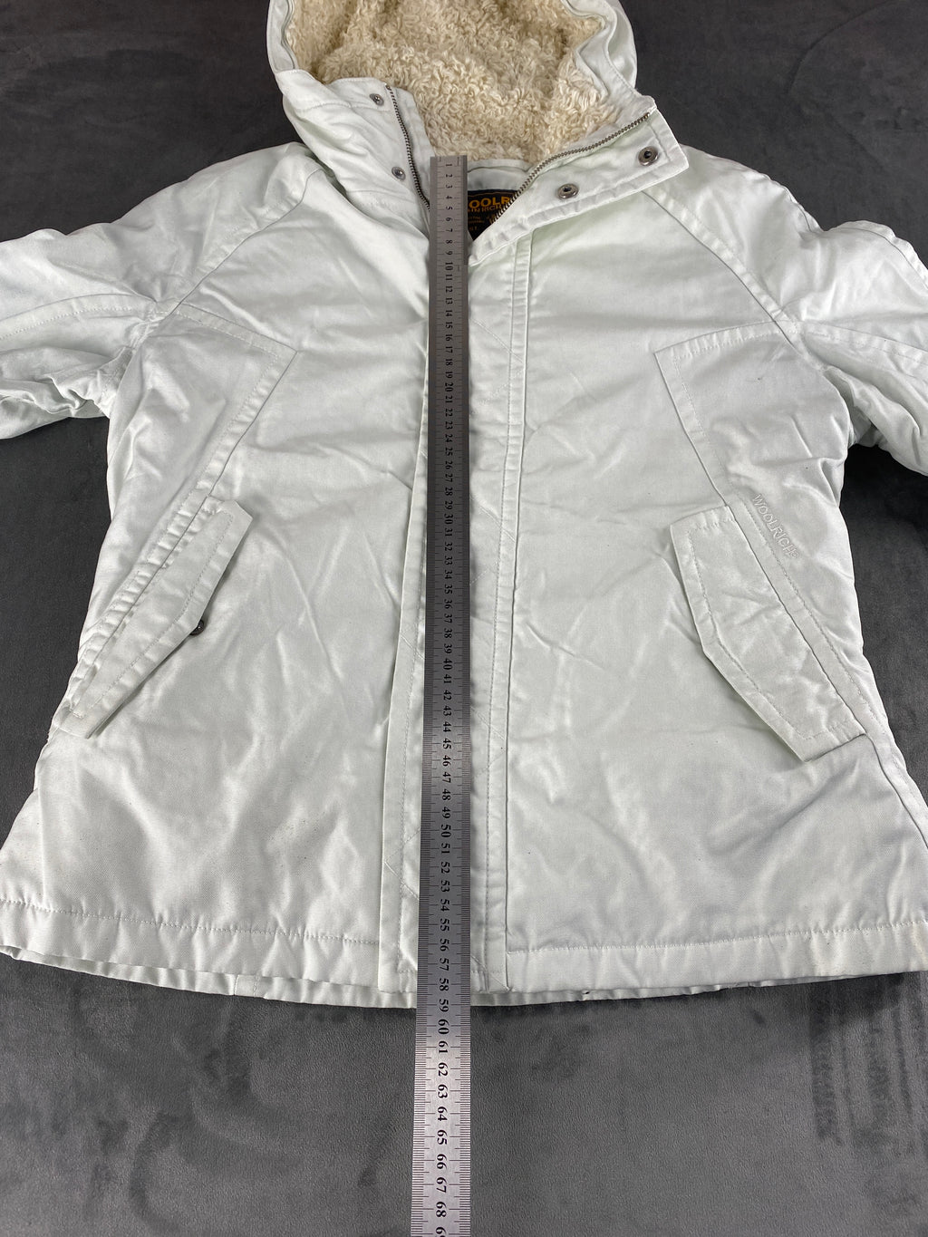 Giacca Woolrich bianca con cappuccio foderato teddy – Donna Taglia M