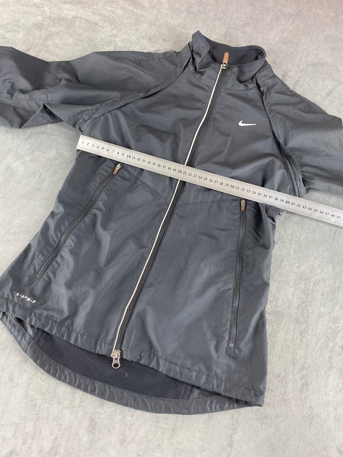 Giacca a vento Nike grigio scuro Dri-Fit – Donna Taglia M