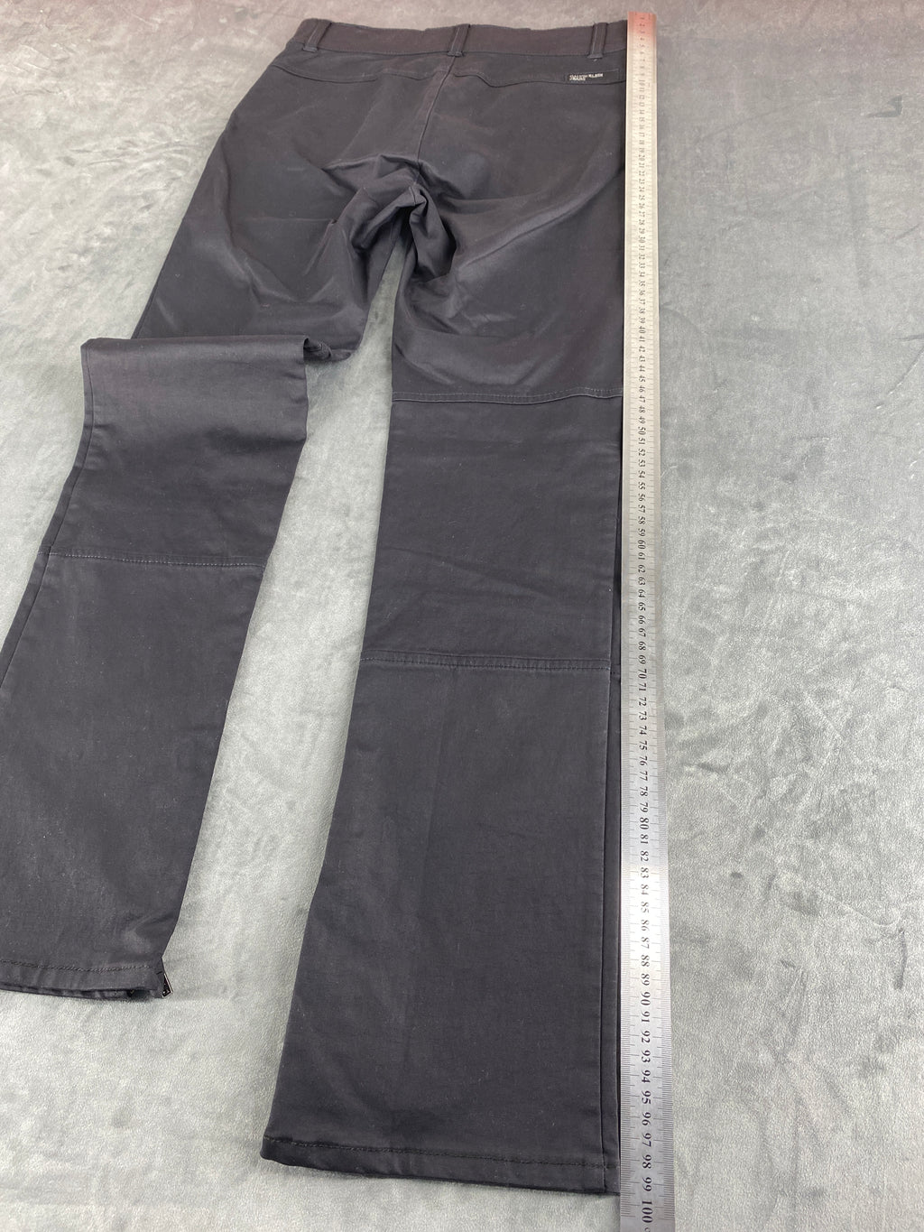 Pantaloni Calvin Klein Jeans grigio scuro con zip – Donna Taglia S (W27)