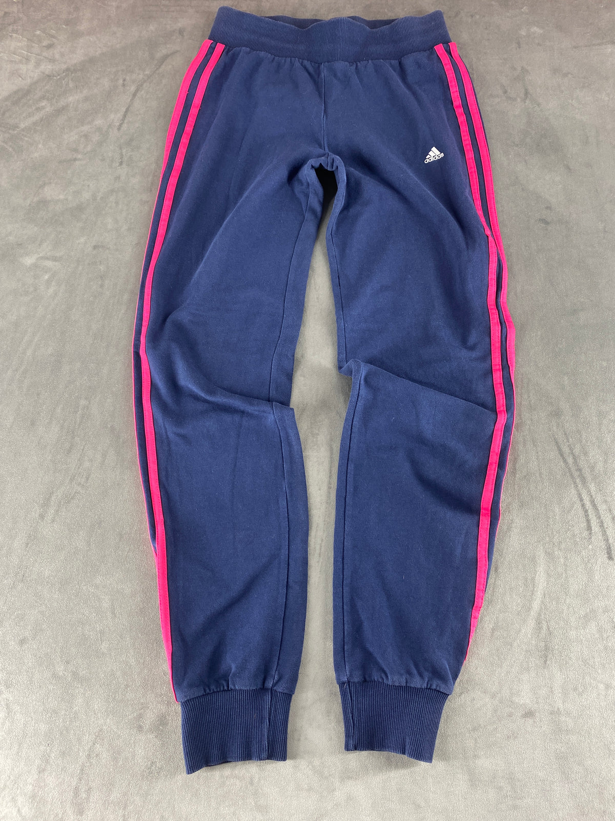 Pantaloni tuta Adidas blu navy con 3 strisce rosa – Donna Taglia M