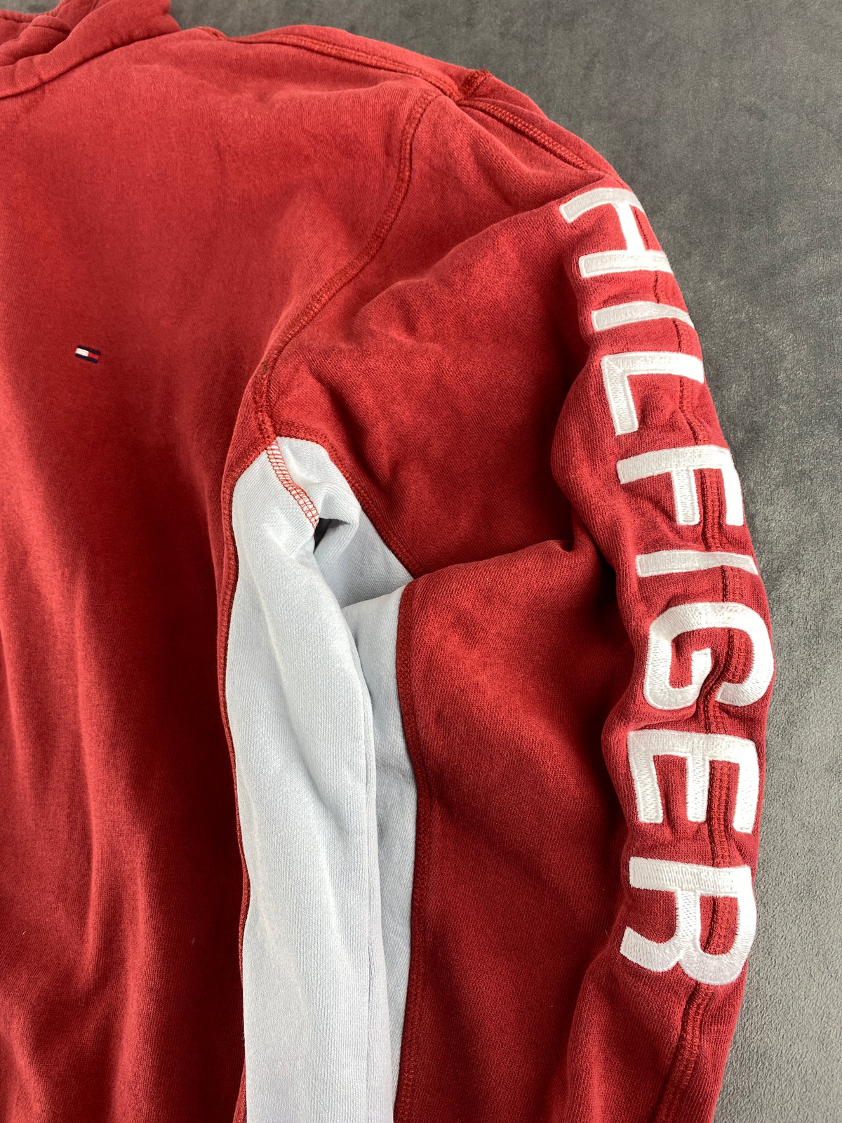 Felpa mezza zip in pile Tommy Hilfiger rossa vintage – Uomo Taglia L